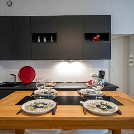 Coeur De Ville, Magnifique + Parking Apartment *
